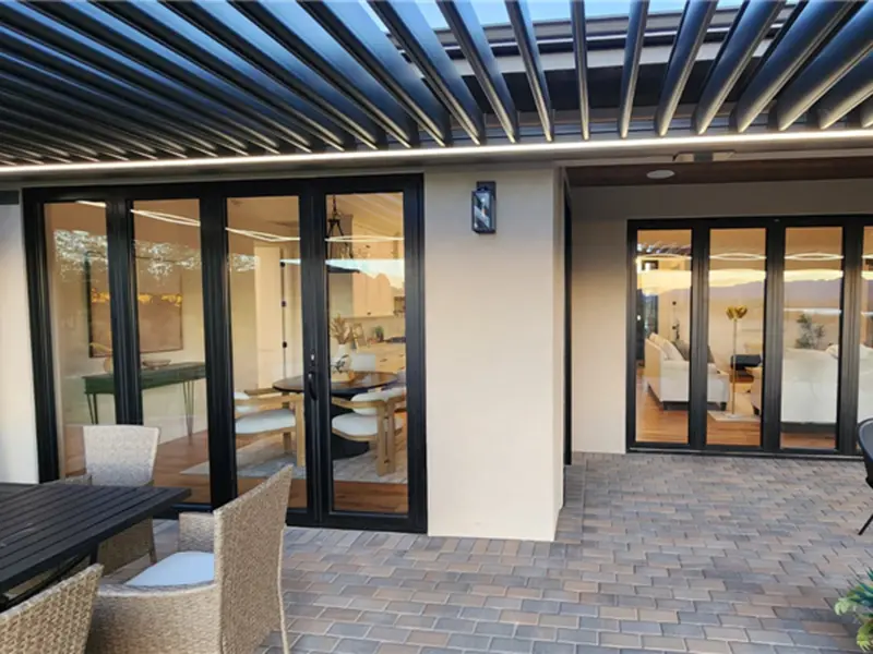 Moderne residentie in Europa met aluminium kozijnen