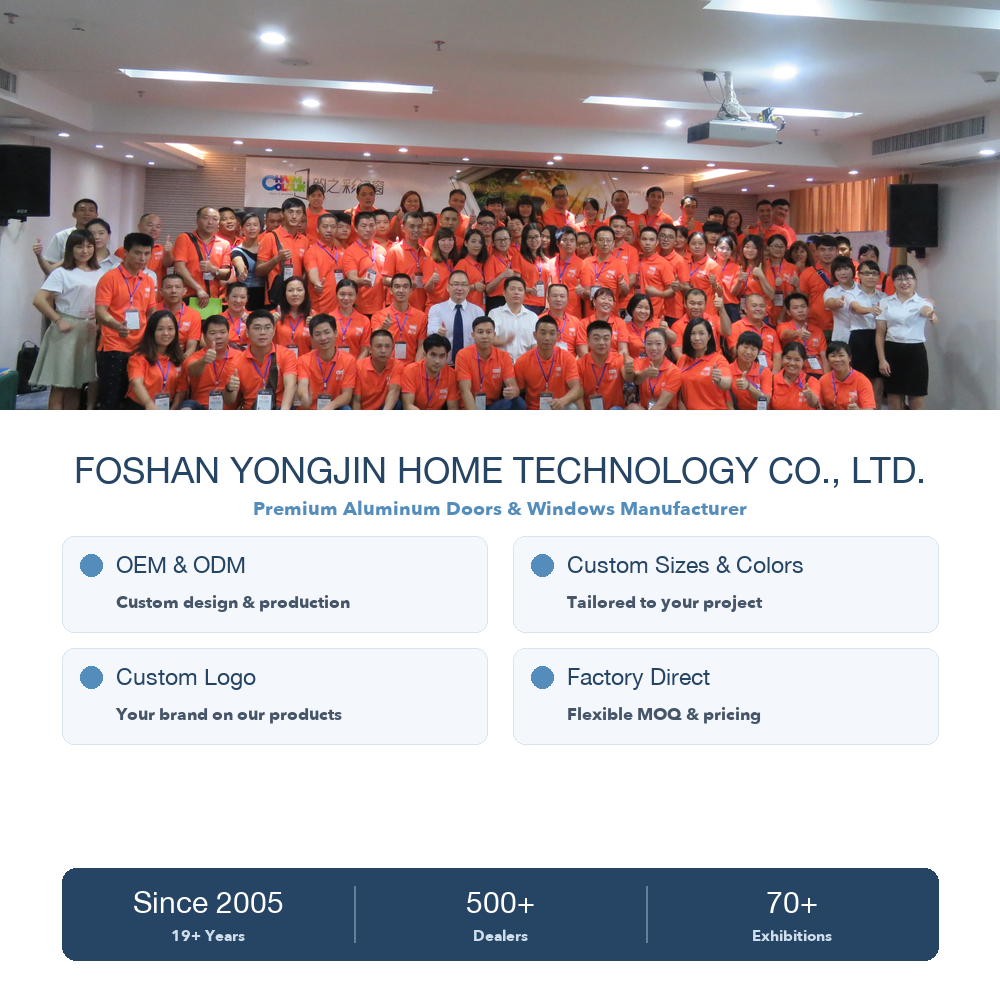 Aluminium schuiframen met verticale en horizontale opening, dubbel glas en een op maat gemaakt ontwerp.