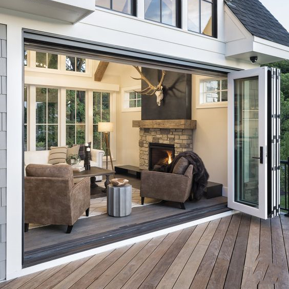 Luxe moderne vouwdeursystemen van aluminiumlegering met dubbel gehard glas, geschikt voor buitengebruik, dubbele vouwdeuren met afgewerkte oppervlakte, op maat gemaakt voor villa's.
