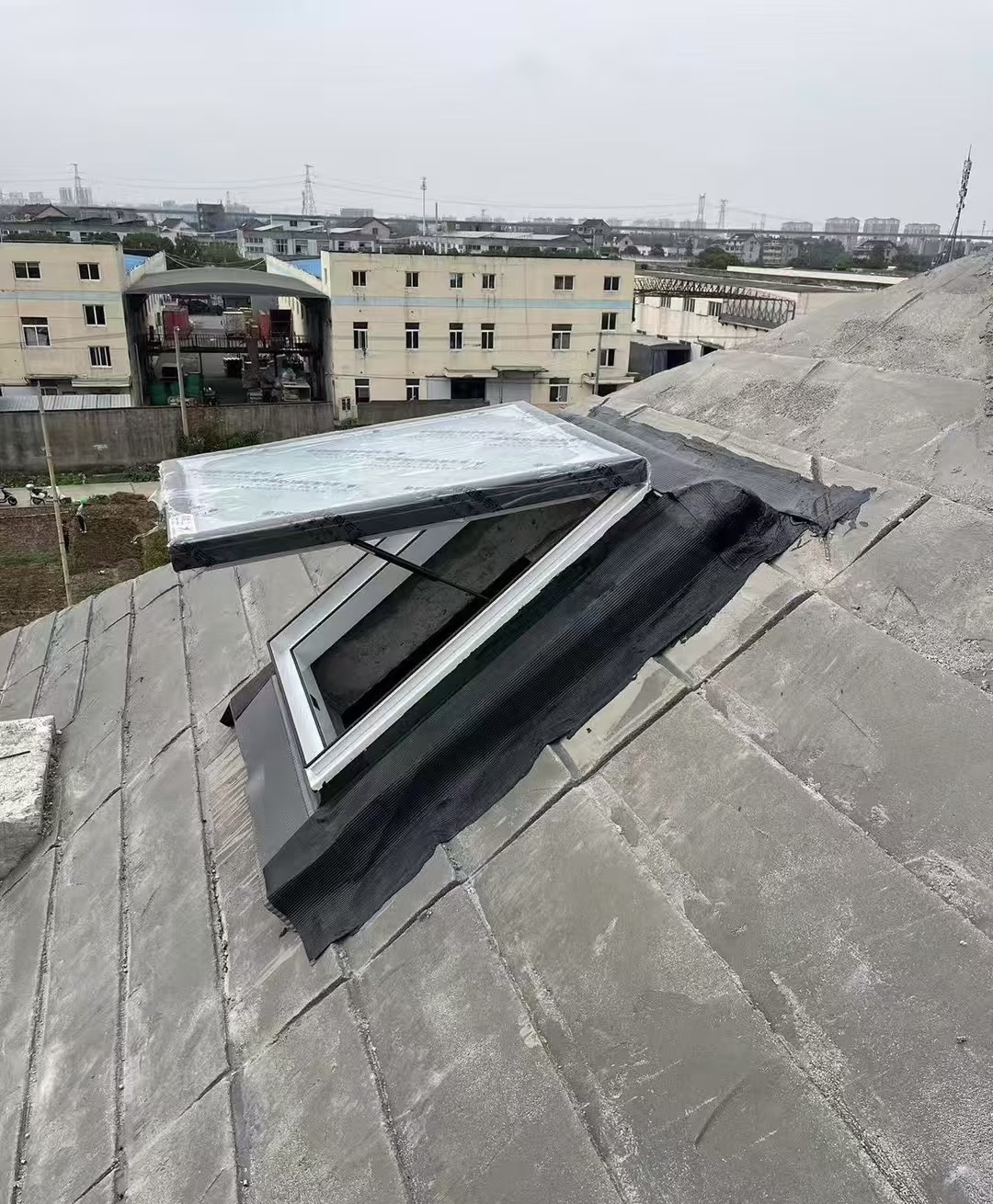 Op maat gemaakt vast frame van aluminiumlegering, vouwdakraam, dubbel geïsoleerd plat dakraam, warmte-isolatie, trap.