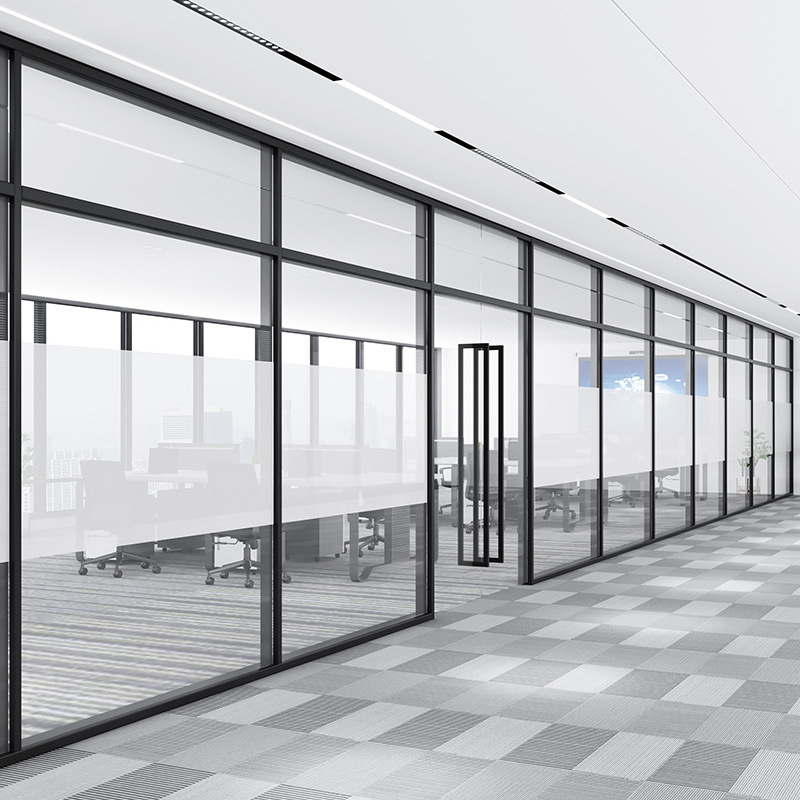 Moderne schuifwand met binnenzijde van aluminiumlegering en buitenzijde van glas, enkelvoudig gehard transparant, eenvoudige installatie, geluidsisolatie binnenshuis.