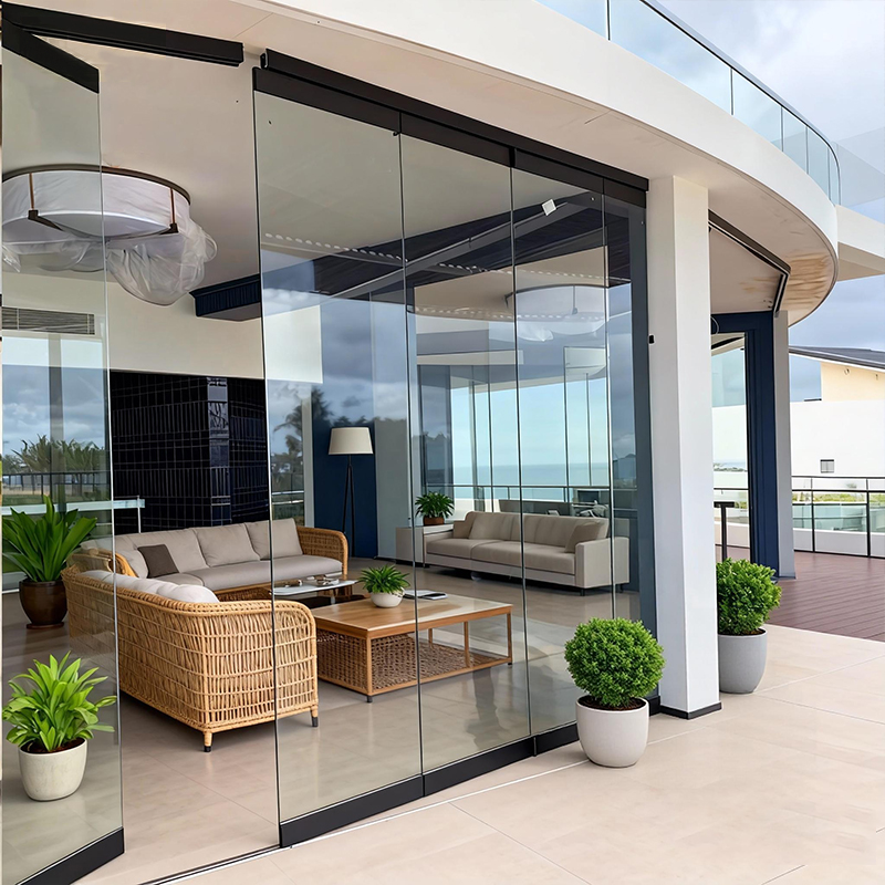 Frameloze glazen vouwdeur van roestvrij staal voor villa, balkon, restaurant, verplaatsbare glazen scheidingswand, stapelbare schuifdeur van glas, dubbele vouwdeur