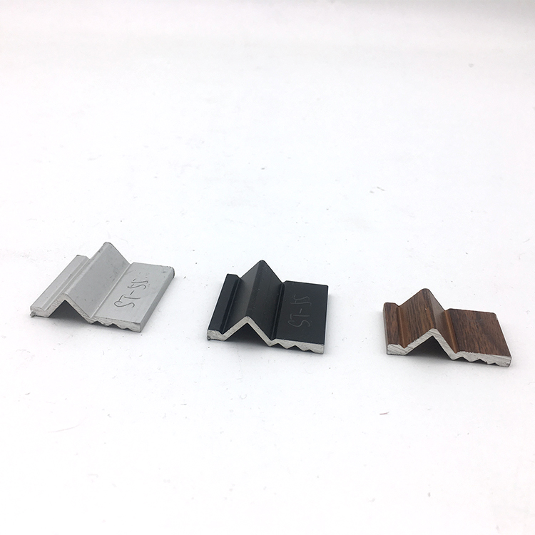 Gratis proefmonster van een aluminium kledingkastprofiel met houtnerf / Aluminium kledingkastprofiel / Decoratieve aluminium kasten met glas