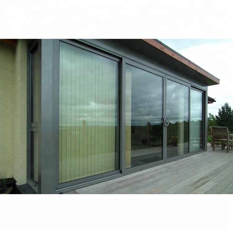 Moderne terrasdeur met dun frame, aluminium schuifdeur met glas en Duits hang- en sluitwerk.