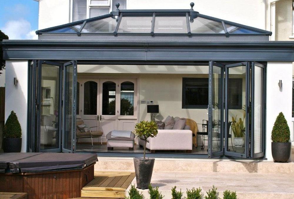 Voordelige waterdichte aluminium vouwdeuren voor buiten, dubbelwandig gehard glas, thermische isolatie, op maat gemaakt.