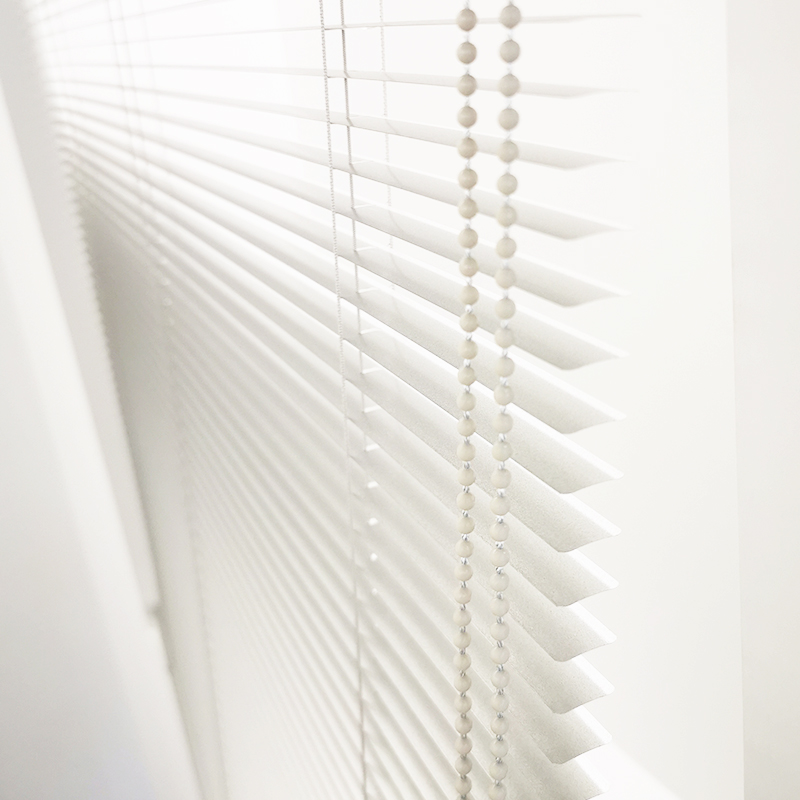 Op maat gemaakte aluminium lamellenramen, vaste lamellenramen, verticale aluminium lamellenramen, schuifluiken en -deuren.