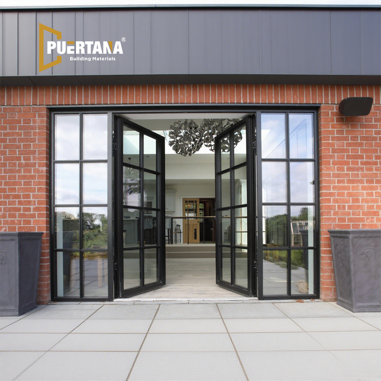 Stalen openslaande deuren met glas, thermisch onderbroken aluminium kozijnen, Crittall deuren, draaideuren voor terrassen.