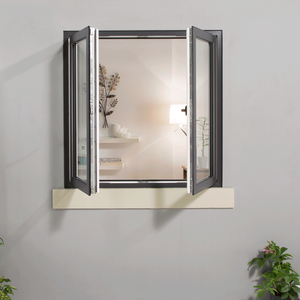 Aluminium beklede houten draai-kiepramen met horren.