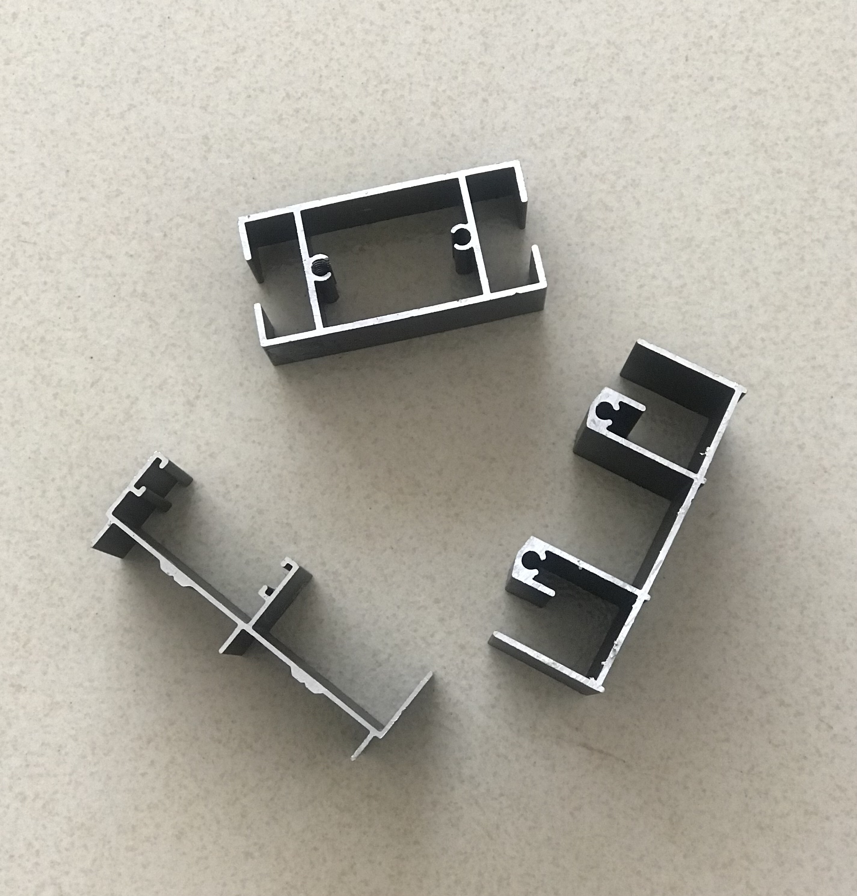 20-lijns aluminium raam- en deurprofielen met zilverkleurige anodisering