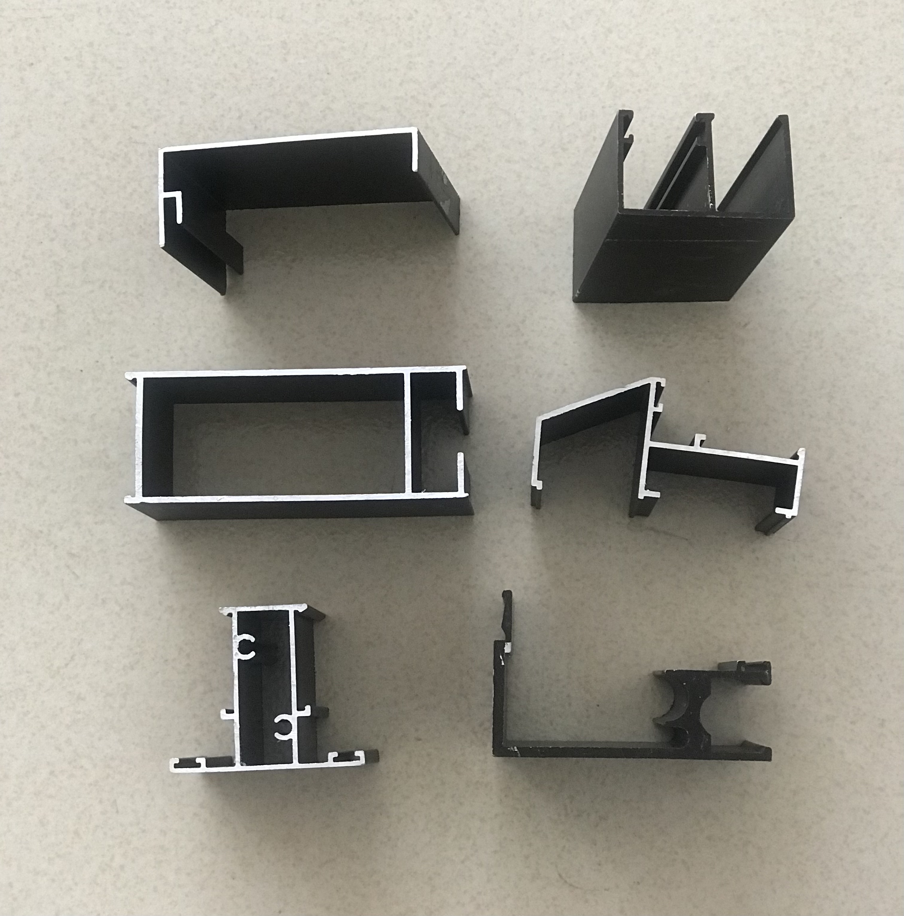20-lijns aluminium raam- en deurprofielen met zilverkleurige anodisering