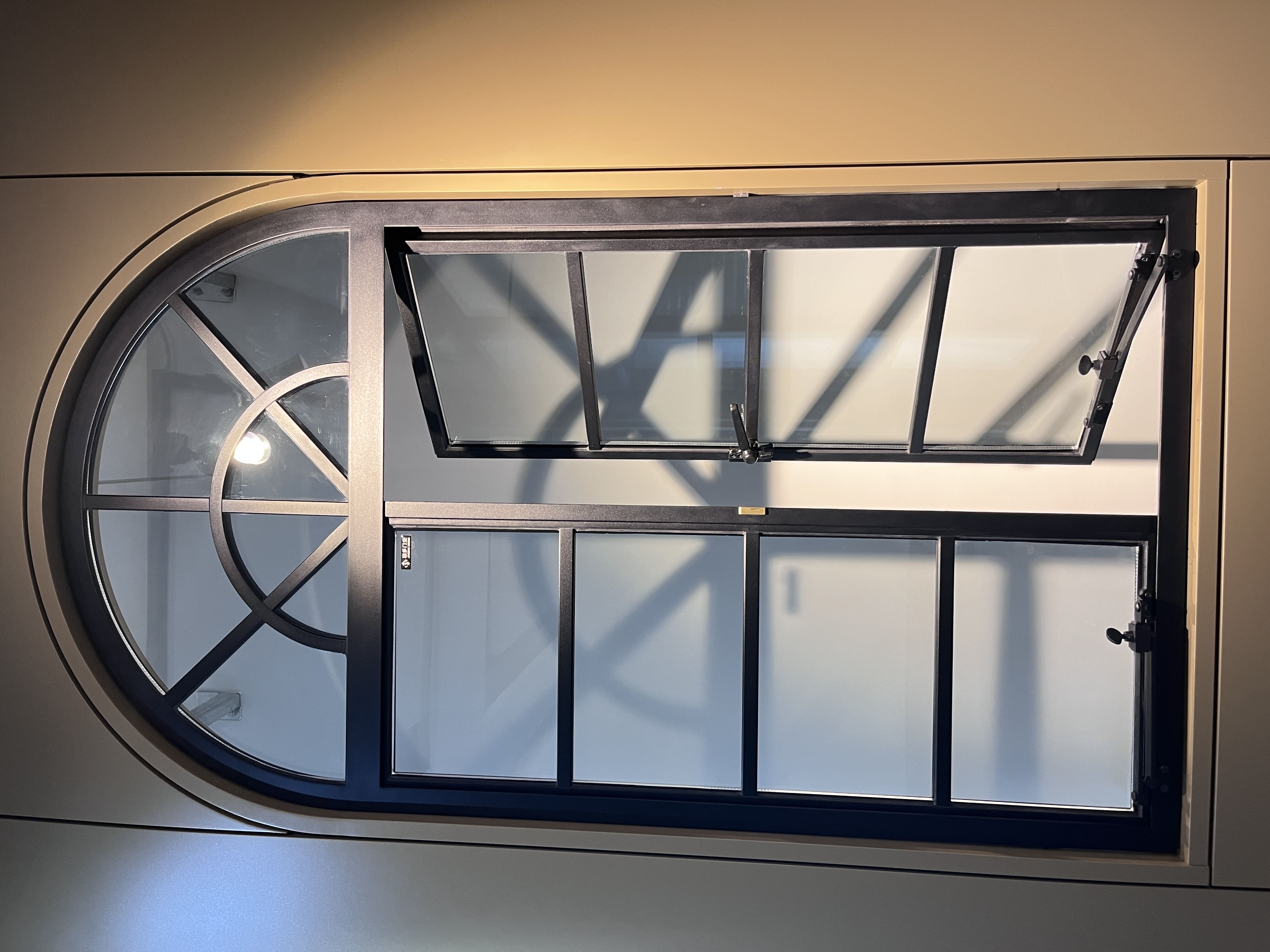 Showroom model 5