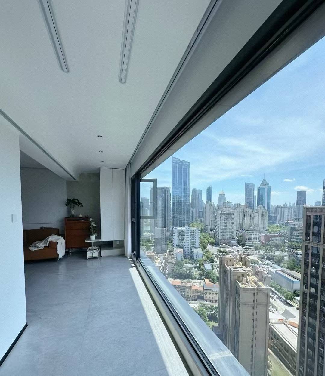 Minimalistische, slanke aluminium draaideur met thermische onderbreking voor de badkamer, 5 12A, 5 gehard geribbeld glas, magnetische sluiting, waterdicht.