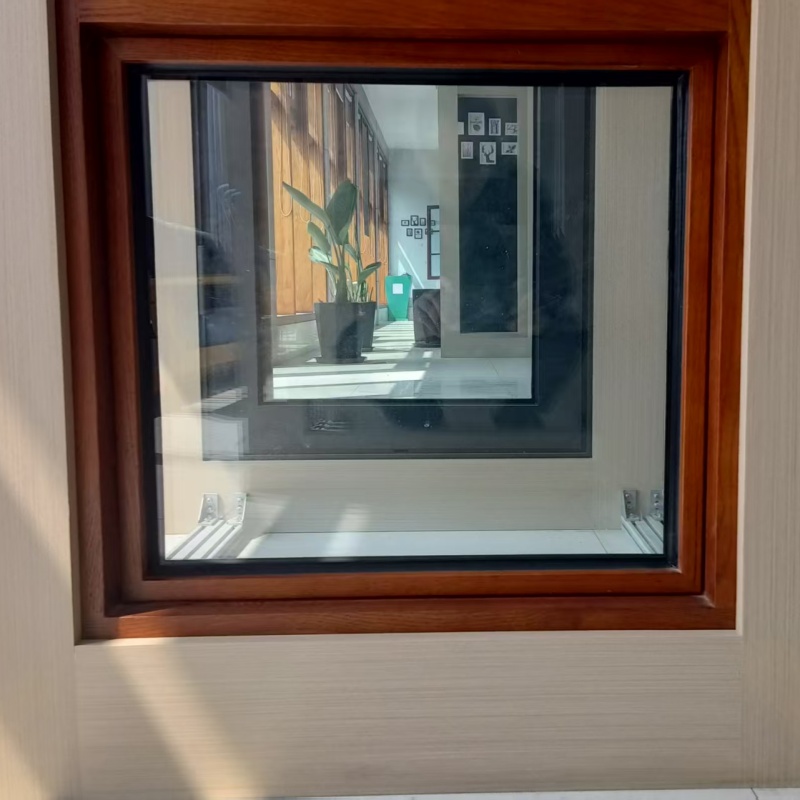 Chinese leverancier van thermisch efficiënte aluminium beklede houten ramen, waterdichte ramen met groot glas.
