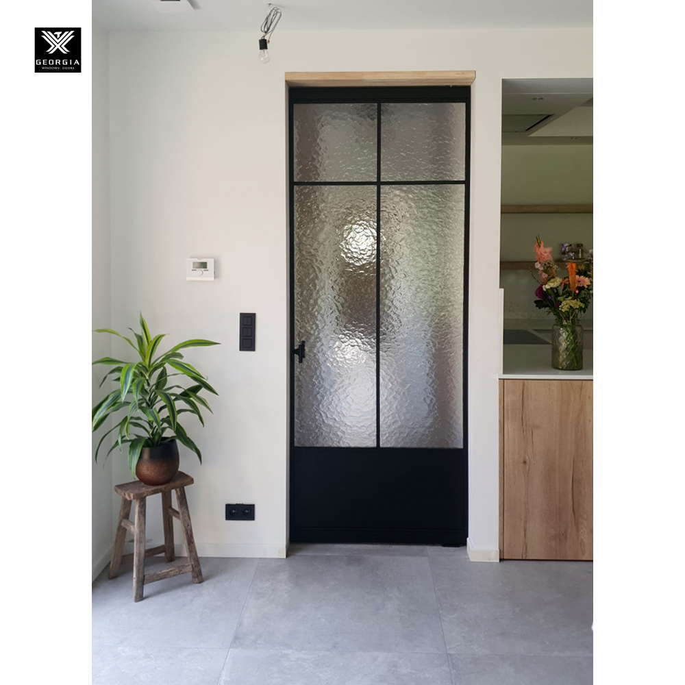 Hoogwaardige, op maat gemaakte, gekleurde smeedijzeren stalen binnendeuren voor woningen met regenbestendig glas, moderne smalle Crittall deuren.