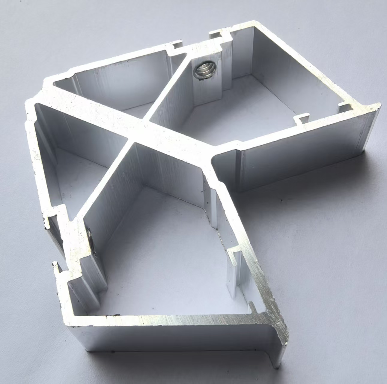 Deur- en raamaccessoires: aluminium hoekverbindingen