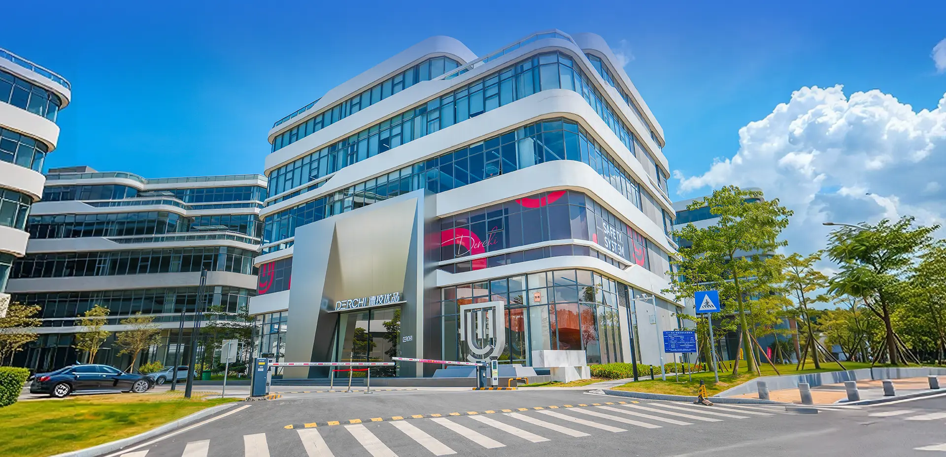 Fabrieksfaciliteiten en innovatie bij Guangdong Dejiyoupin Doors and Windows Co., Ltd.