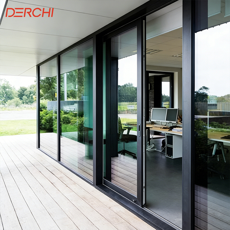 Panoramische, energiezuinige, dubbele aluminium schuifdeur met groot glas en meerdere panelen, robuuste schuifdeur voor buiten met meerdere panelen.