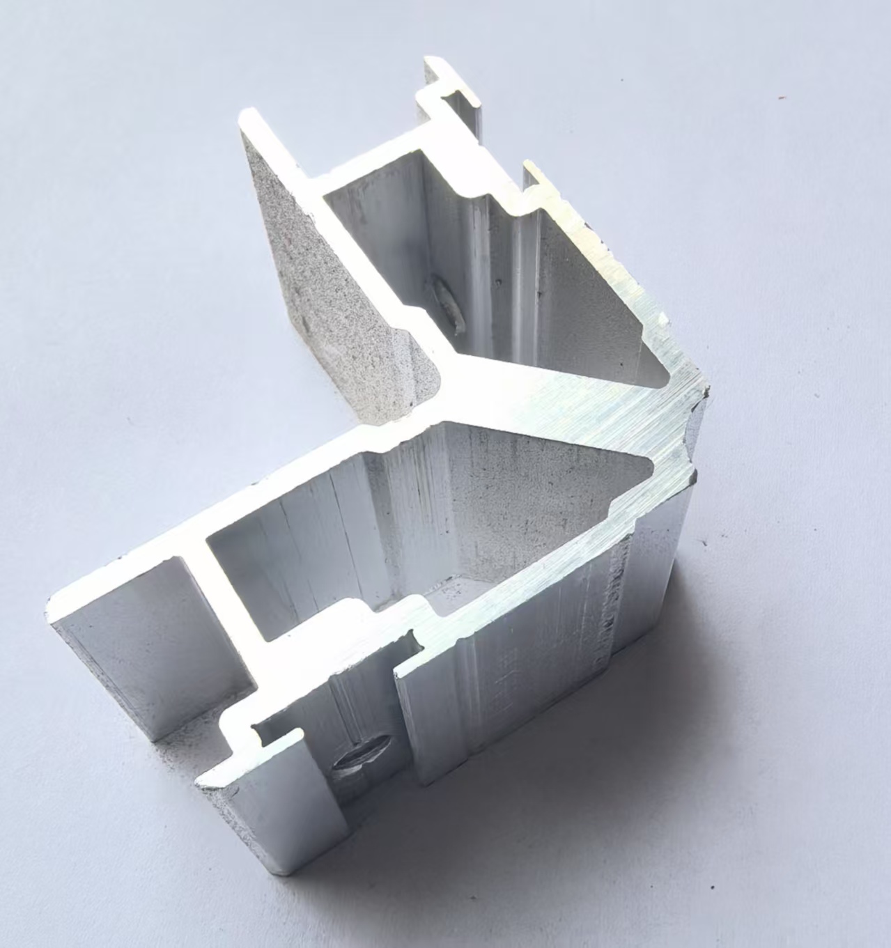 Deur- en raamaccessoires: aluminium hoekverbindingen