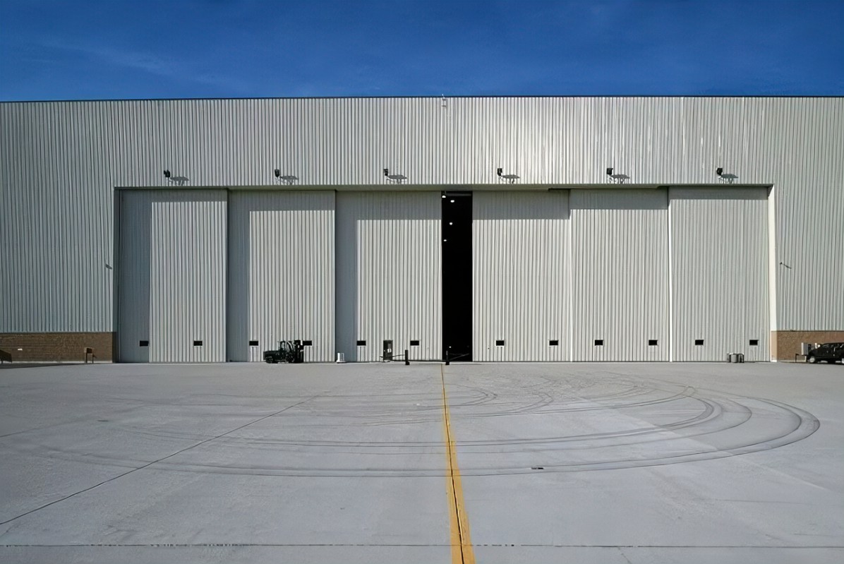 Hangardeur details