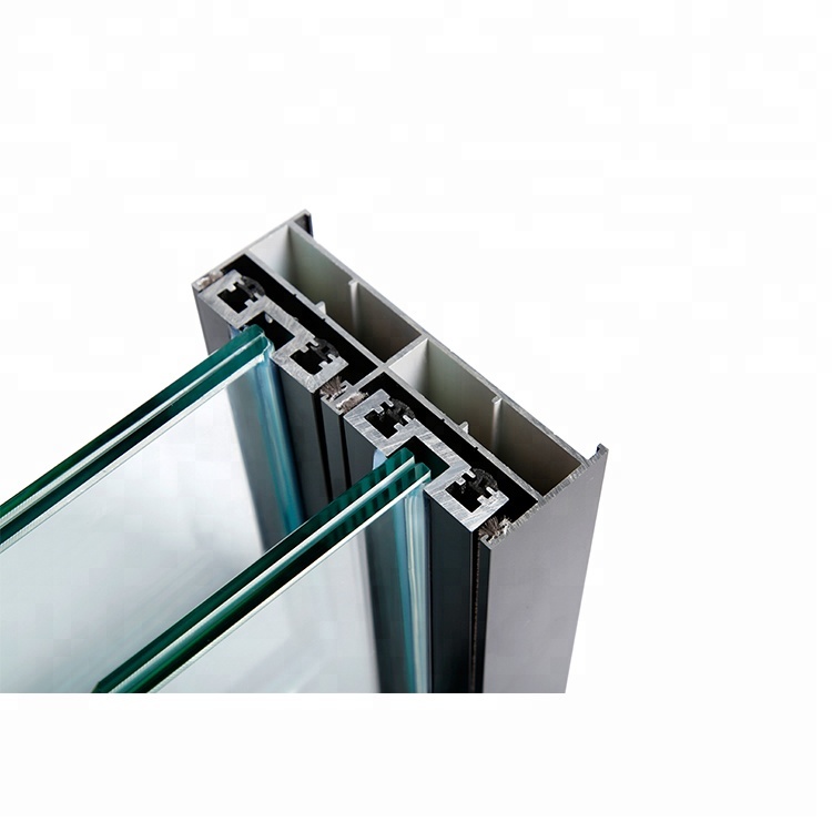Moderne terrasdeur met dun frame, aluminium schuifdeur met glas en Duits hang- en sluitwerk.