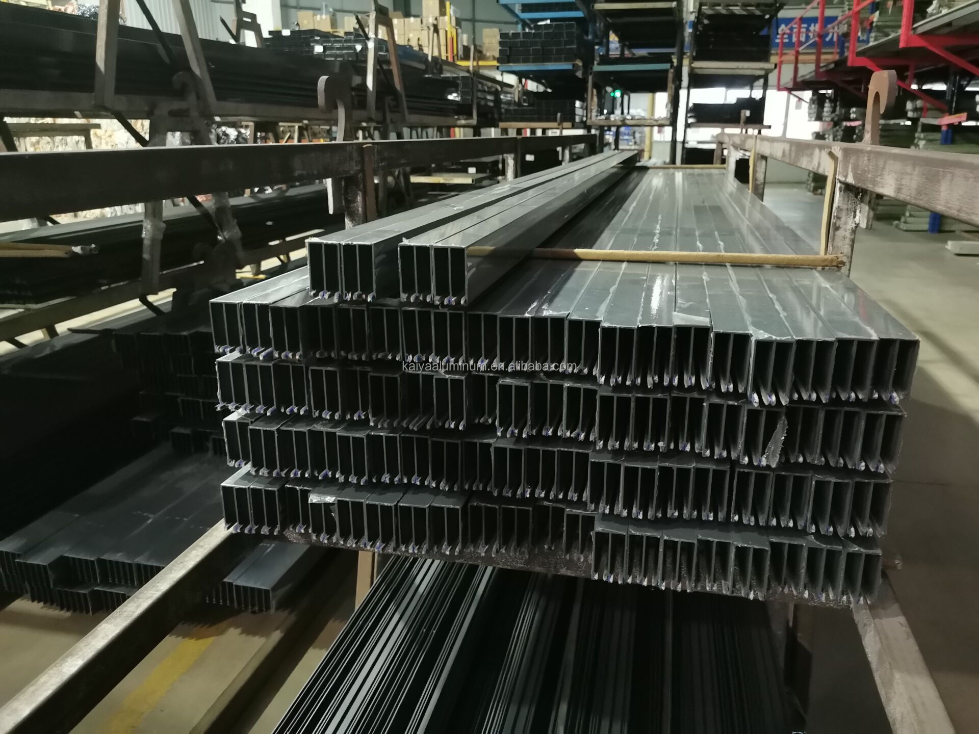 Populaire thermisch onderbroken schuifdeurkozijnprofielen van aluminium met poedercoating voor ramen en deuren.