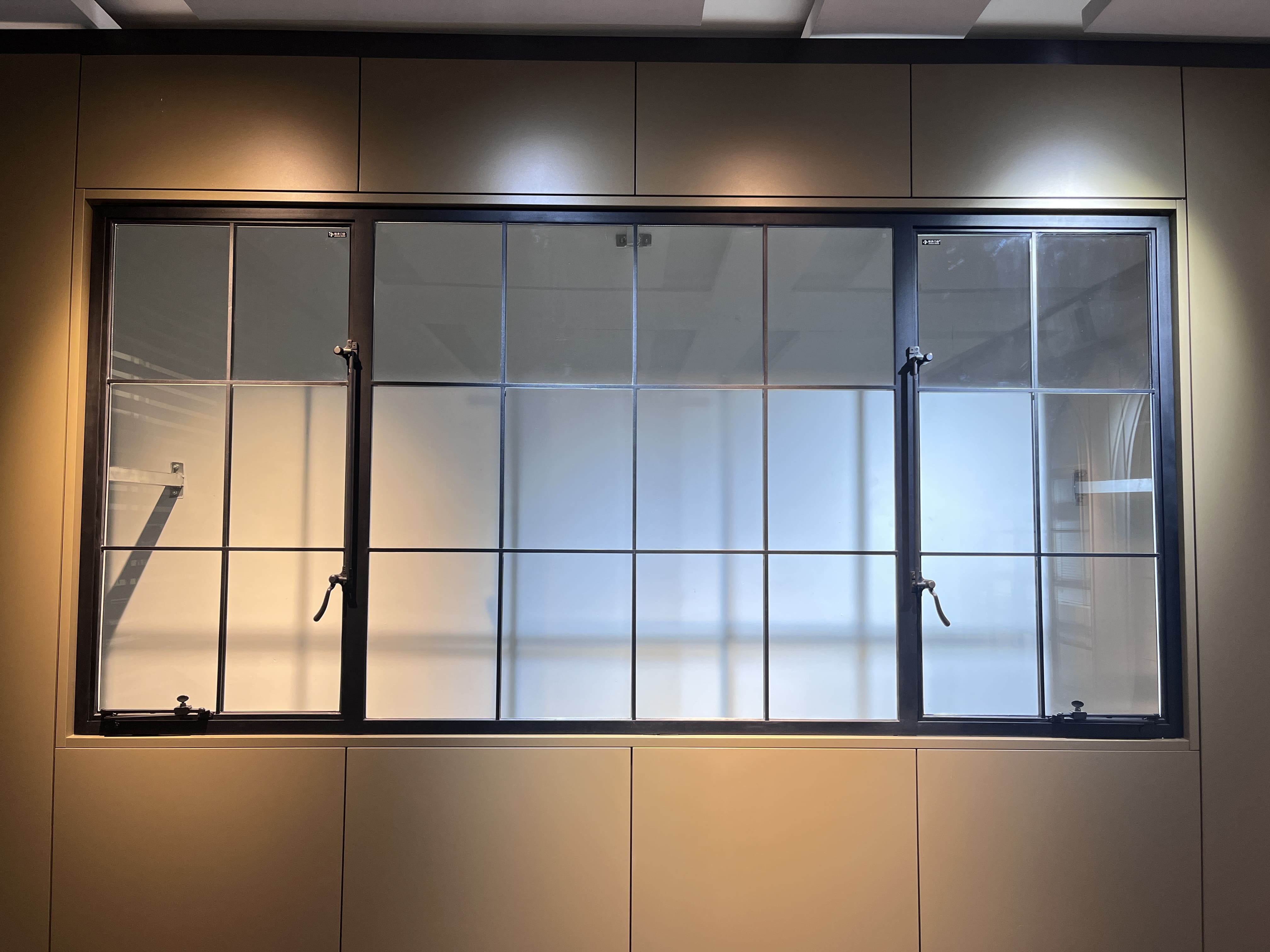 Showroom model 4