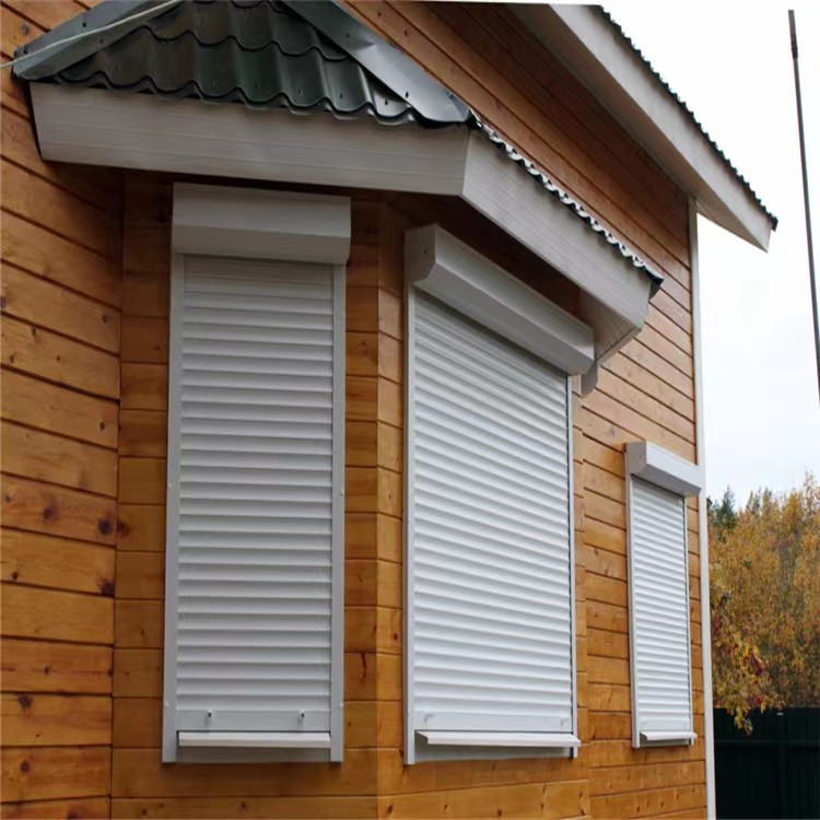 Modern design geluidsdichte rolluiken van aluminiumlegering, bestand tegen orkanen en stormen, gemaakt van PVC.