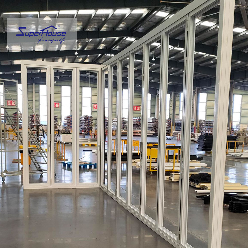 Superhouse op maat gemaakte NFRC-gecertificeerde, stormbestendige aluminium vouwdeur voor woningen, stormbestendige bescherming, terrasdeuren