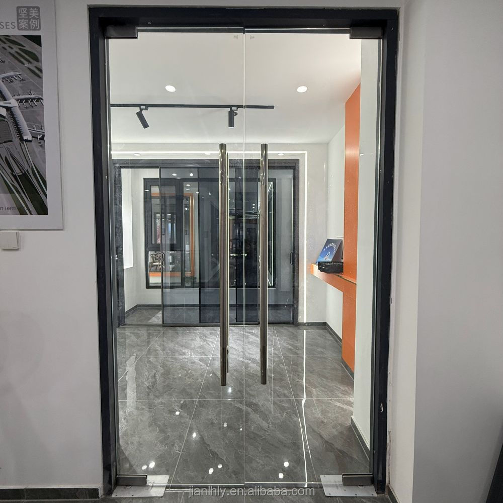 Moderne schuifwand met binnenzijde van aluminiumlegering en buitenzijde van glas, enkelvoudig gehard transparant, eenvoudige installatie, geluidsisolatie binnenshuis.