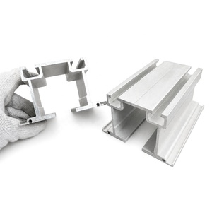 Project voor de horeca: Aluminium scheidingswand, geëxtrudeerd aluminium profiel, vouwdeur voor lobby en gang.