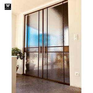 Hoogwaardige, op maat gemaakte, gekleurde smeedijzeren stalen binnendeuren voor woningen met regenbestendig glas, moderne smalle Crittall deuren.