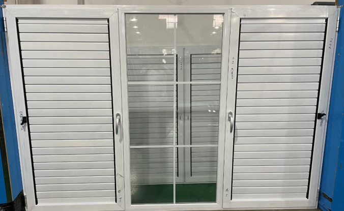 Moderne design stormbestendige metalen raamluiken, nieuwe aluminium lamellen jaloezieën, buitenluiken, deurkozijnen van aluminiumlegering