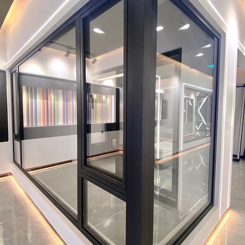Moderne aluminium raamontwerpen, energiezuinige en geluidsreducerende draai-kiepramen voor thuis en kantoor.