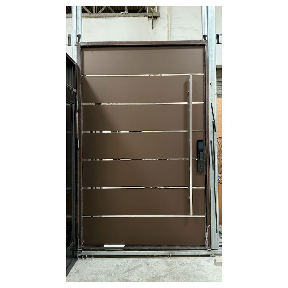 Op maat gemaakte aluminium voordeur, moderne aluminium voordeur, weerbestendige aluminium voordeur voor luxe woningprojecten.