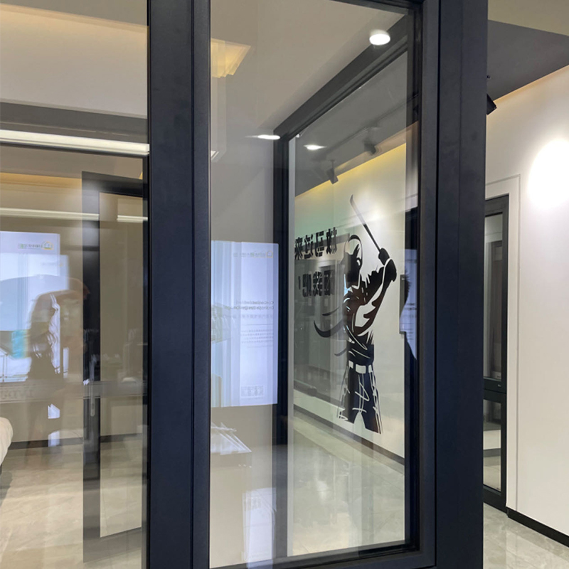 Moderne aluminium raamontwerpen, energiezuinige en geluidsreducerende draai-kiepramen voor thuis en kantoor.