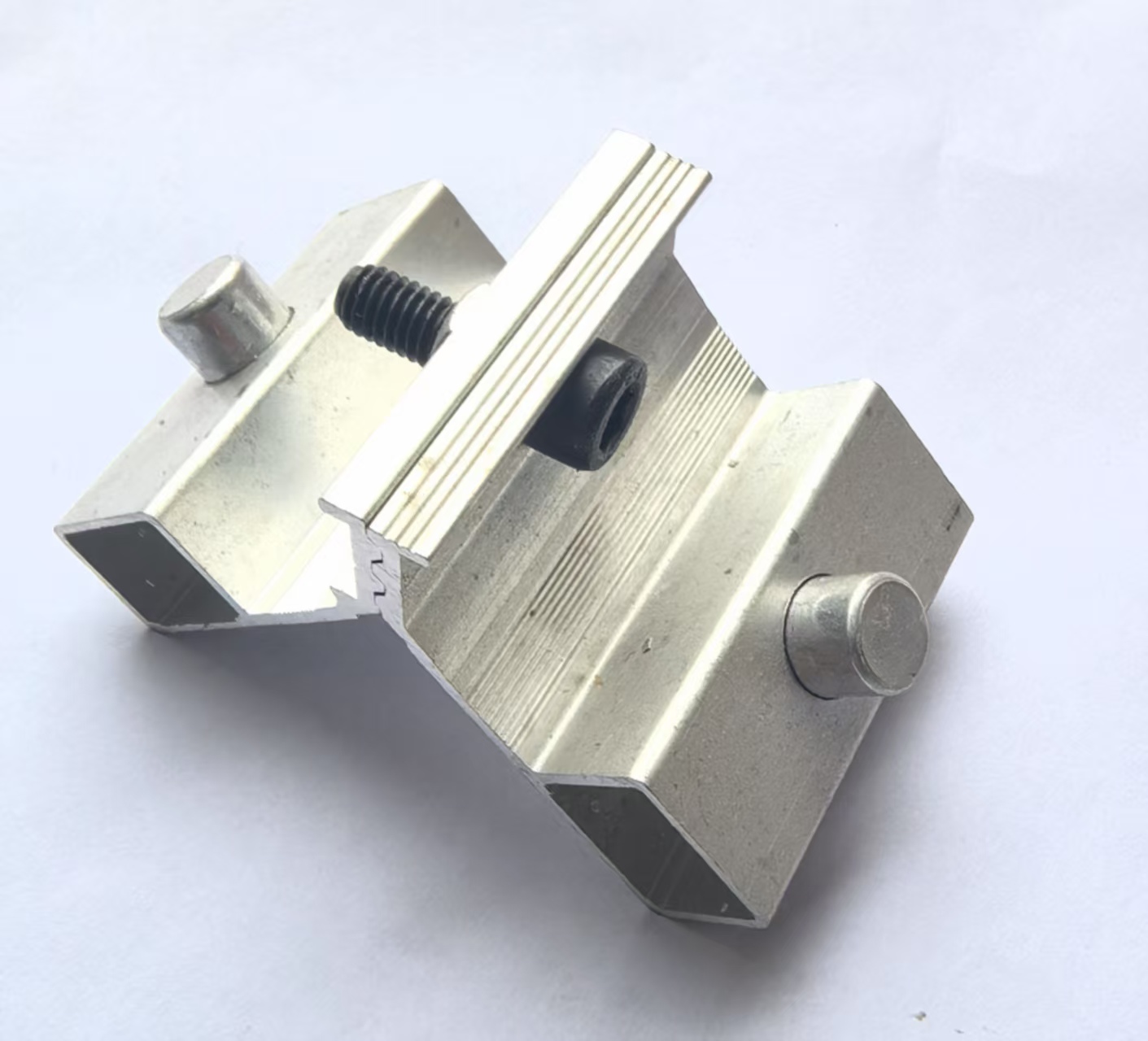Deur- en raamaccessoires: aluminium hoekverbindingen