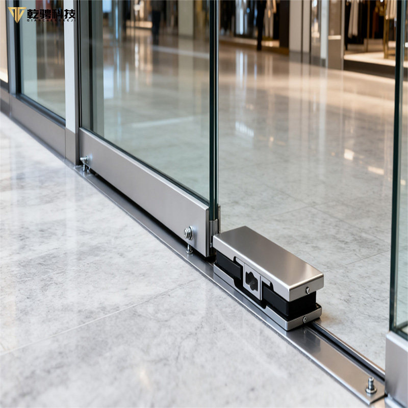 Hoogwaardige moderne aluminium glazen deur met draaipunt aan de onderkant, zware roestvrijstalen vloerscharnieren, frameloze douchecabine, verstelbare schroef