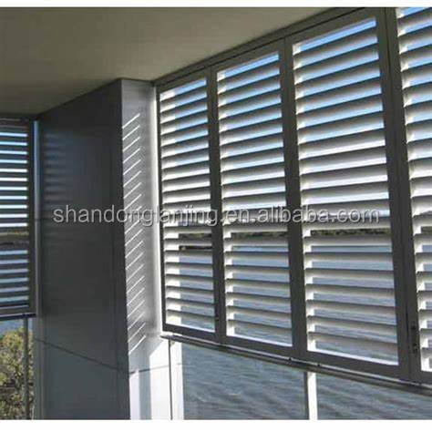Hoogwaardige aluminium lamellenramen voor badkamer en slaapkamer, geschikt voor industrieel gebruik.