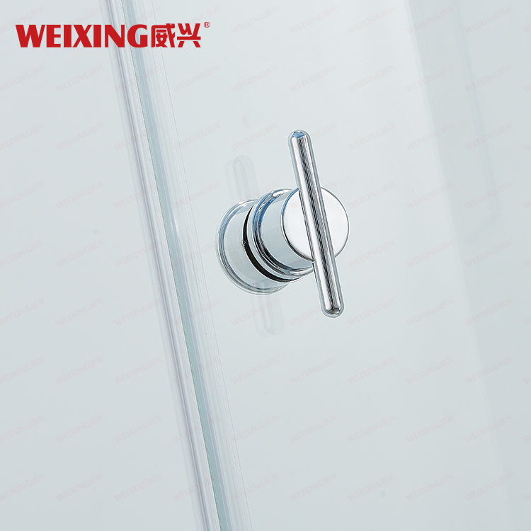 Klassiek design badkamer douchedeur van gehard glas met frame, ronde douchecabine van chroom en aluminium.