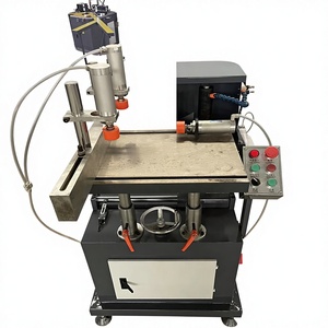 Machines voor de productie van deuren en ramen van aluminiumlegering, freesmachines voor aluminium profielen.